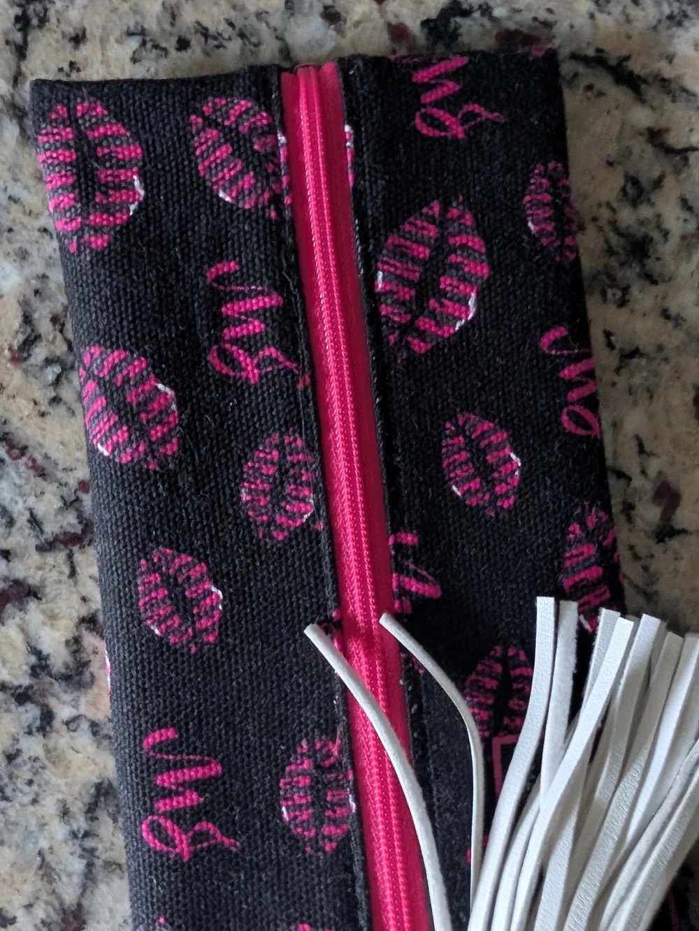 NWT'S Makeup Junkie Bags~Kiss Print Set~Mini & Large Flat Lay
